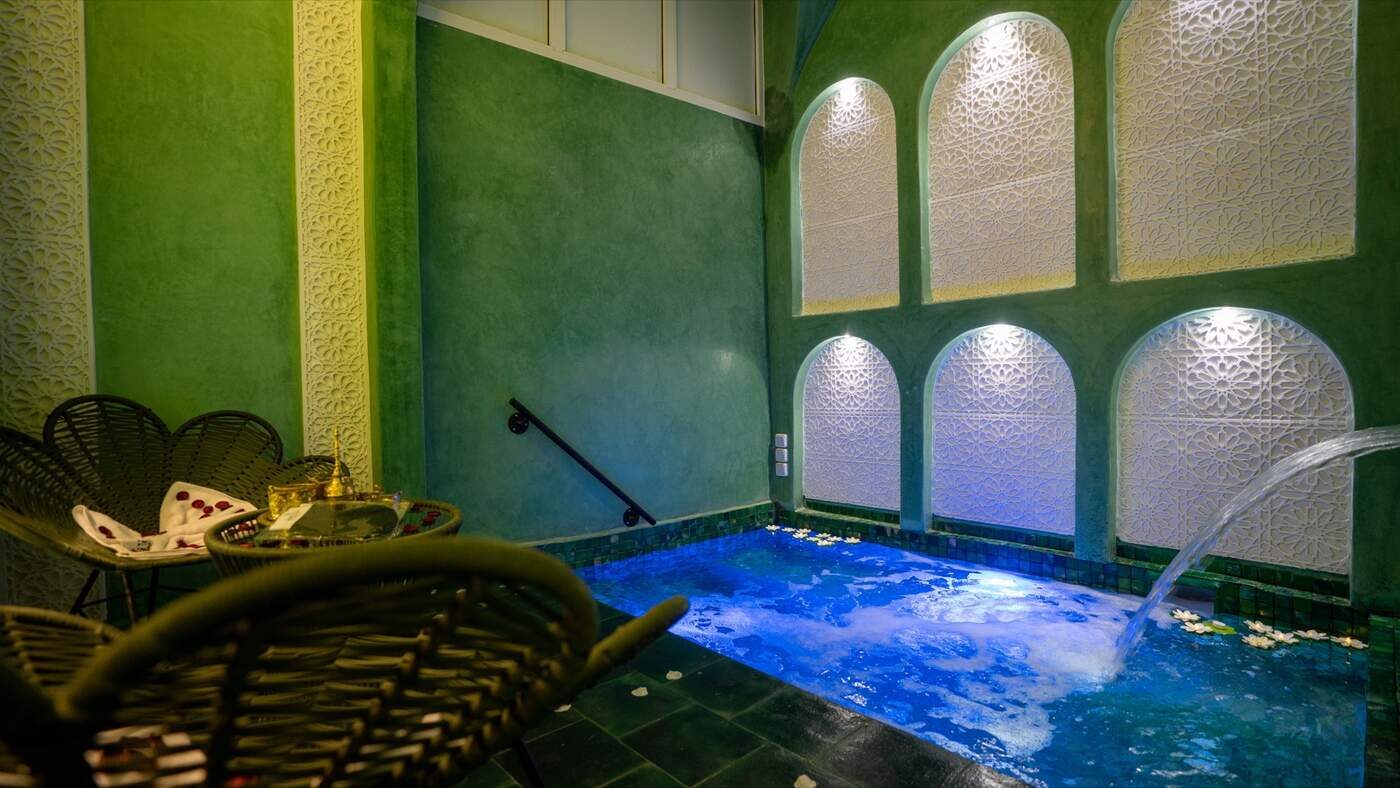 Suite Émeraude Royale — Private Pool