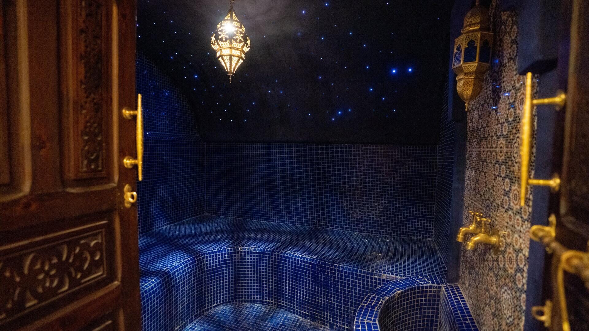 Starlit blue hammam — Suite Mille et Une Nuit