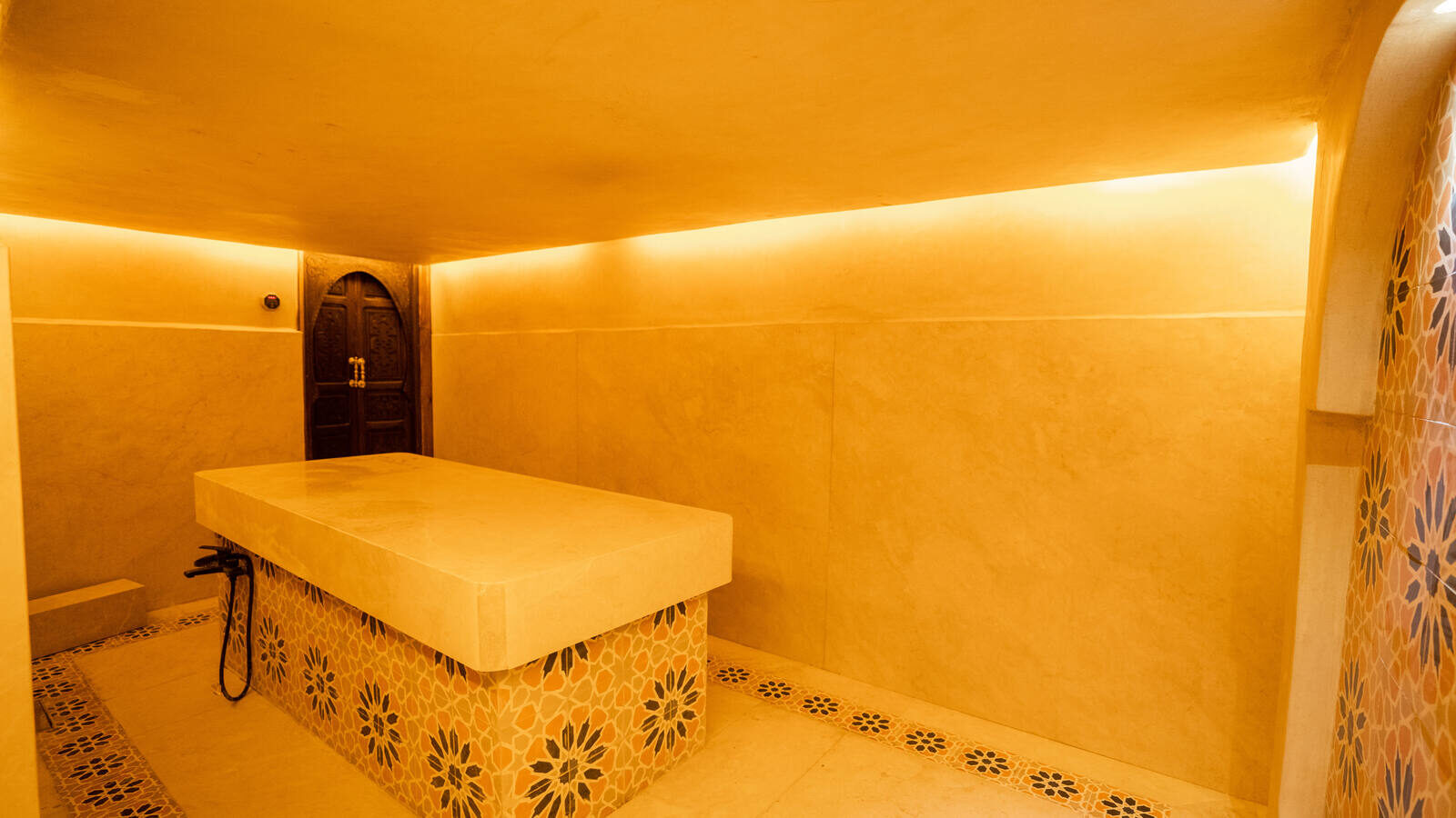 Private hammam and treatment table